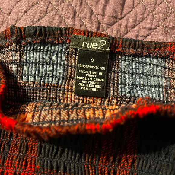 Off the shoulder Red Checkered Top - Picture 3 of 3